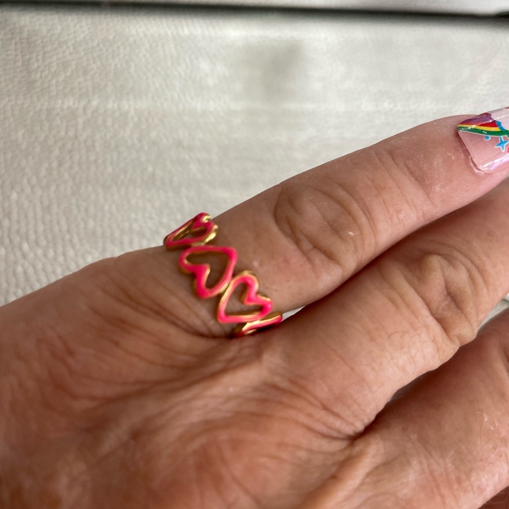 Source Unknown Gold-Tone Ring with Pink Heart Outlines